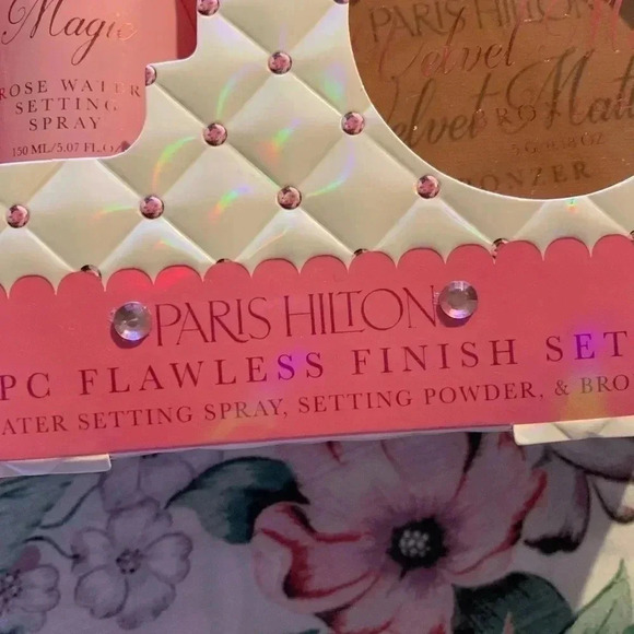 Paris Hilton Setting Spray & Bronzer & Setting Powder - Picture 2 of 3